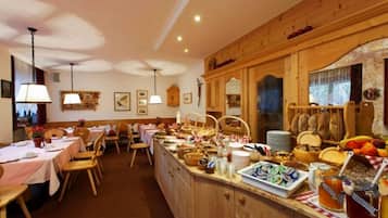 بوفيه فطور مجانًا