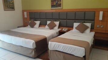 Minibar, in-room safe, desk, iron/ironing board