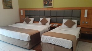 Minibar, in-room safe, desk, iron/ironing board - Royal Mark Hotel Apartment Dubai (Dubai)