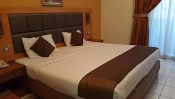 Minibar, in-room safe, desk, iron/ironing board