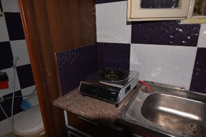 Fridge, stovetop, coffee/tea maker, cookware/dishes/utensils