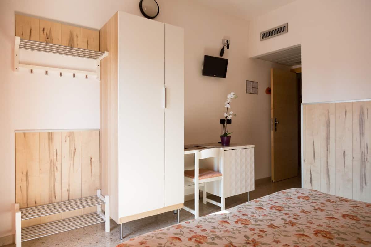 Comfort dubbelrum | 1 sovrum, minibar, värdeförvaringsskåp på rummet och skrivbord