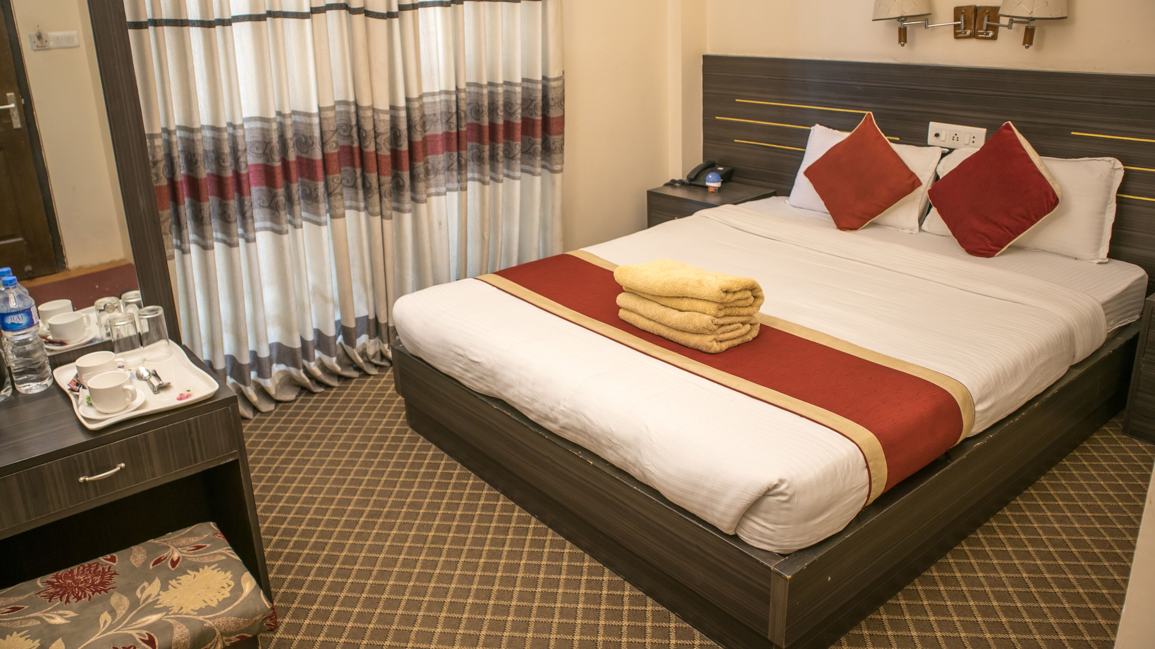 deluxe double room | desk, free wifi, bed sheets
