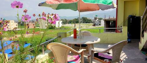 Daily cooked-to-order breakfast (USD 1.5 per person)