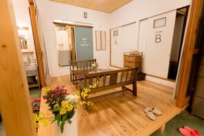Interior - Guesthouse Ant Hut (Shirakawa)