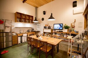 Fridge, microwave, coffee/tea maker - Guesthouse Ant Hut (Shirakawa)