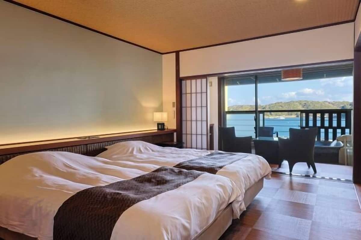 Premium bedding, down duvets, in-room safe, free WiFi