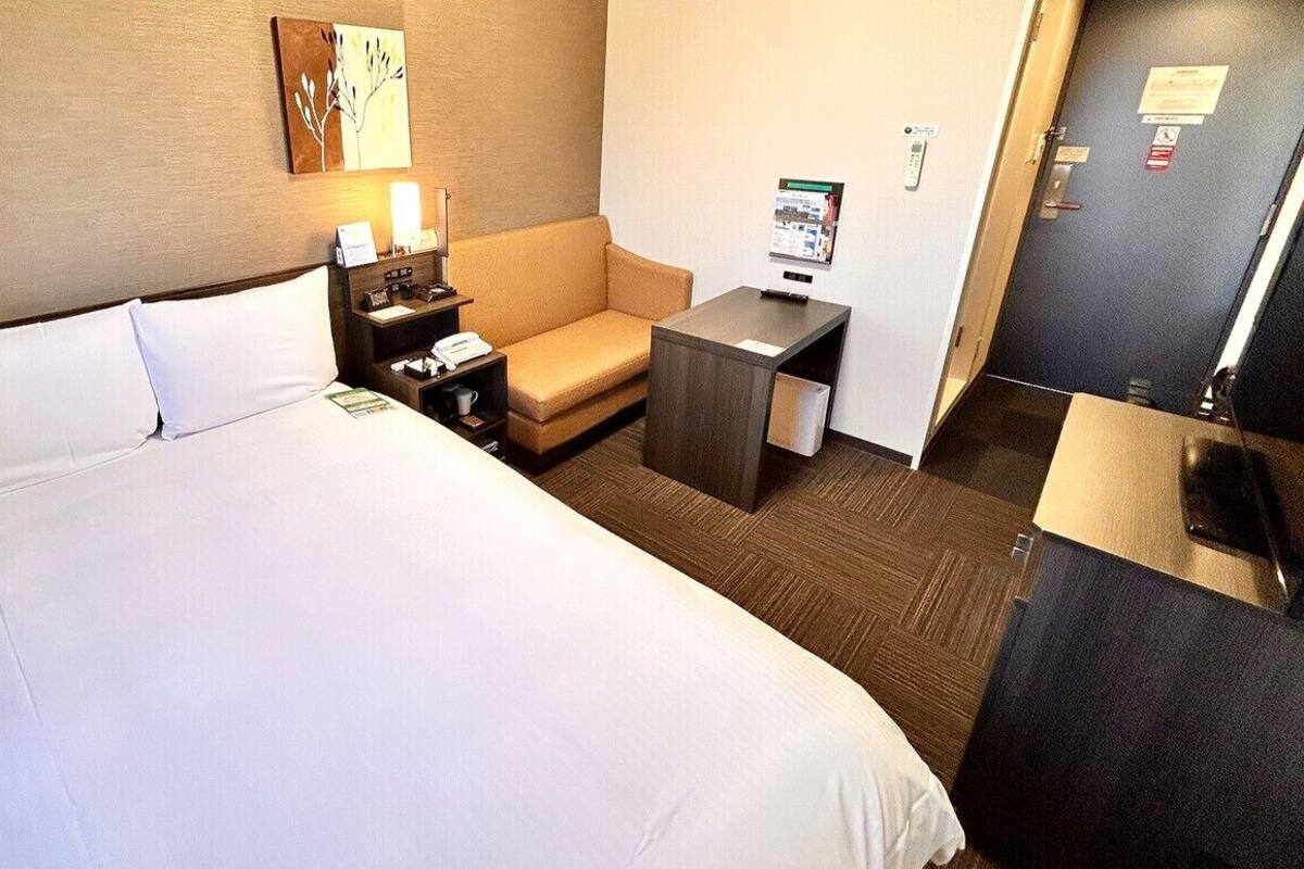 Desk, WiFi (free), bed sheets