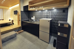 Duplex ( A  ) | Cozinha americana privada | Geladeira, micro-ondas, cooktop, chaleira elétrica