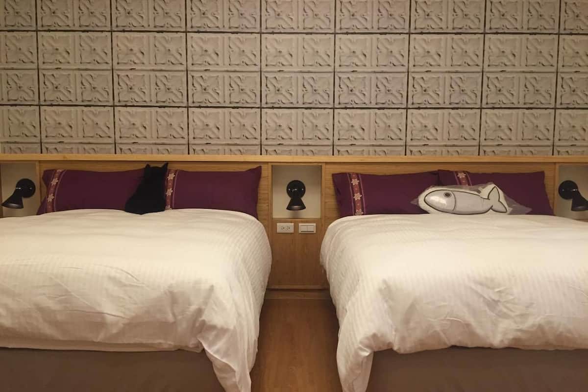 Quadruple Room (Red Cat) | 1 bedroom, rollaway beds, free WiFi, bed sheets