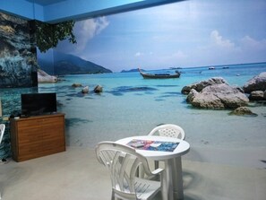 Lobby sitting area - Lu He Feng Homestay (Luodong)