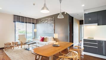 2 Bedroom - City View | In-room dining