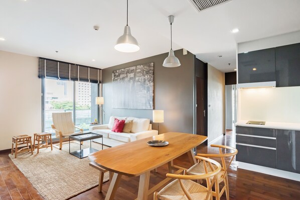 2 Bedroom - City View | Makan di kamar