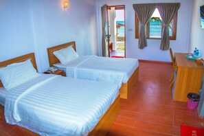 Minibar, in-room safe, desk, iron/ironing board - Ngapali Paradise Hotel (Thandwe)