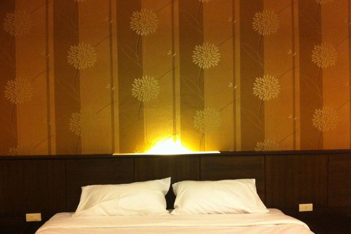 In-room safe, free WiFi