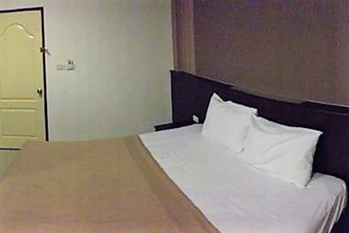 In-room safe, free WiFi