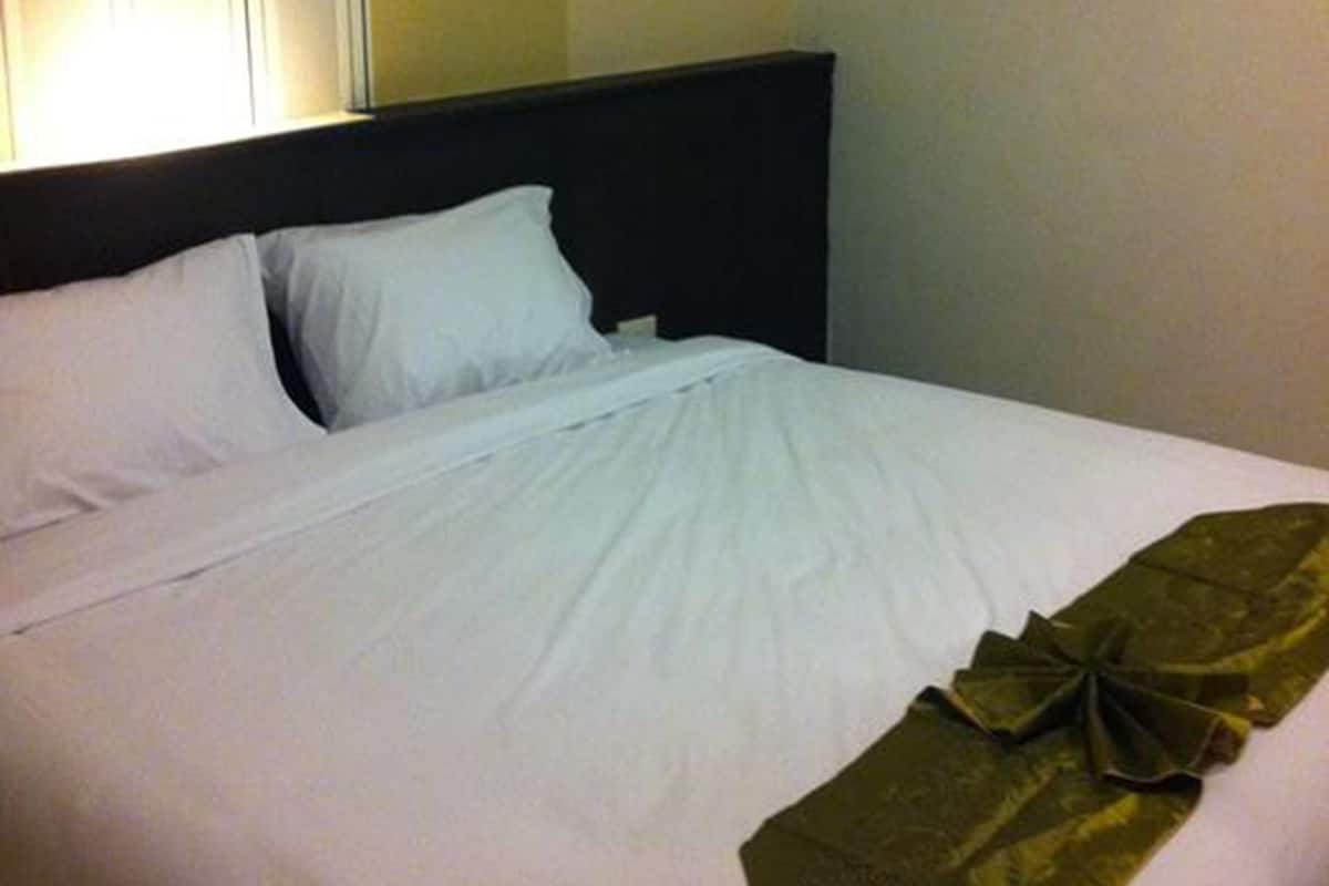 In-room safe, free WiFi