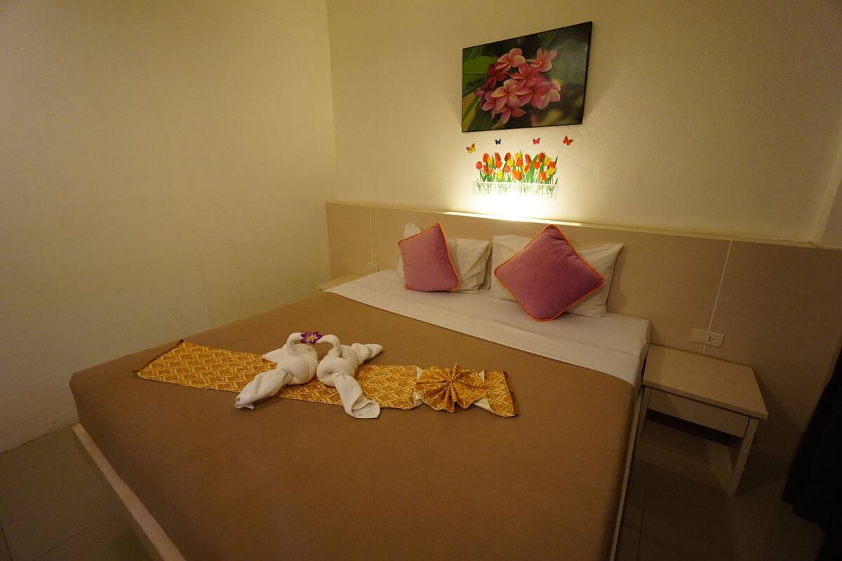 In-room safe, free WiFi