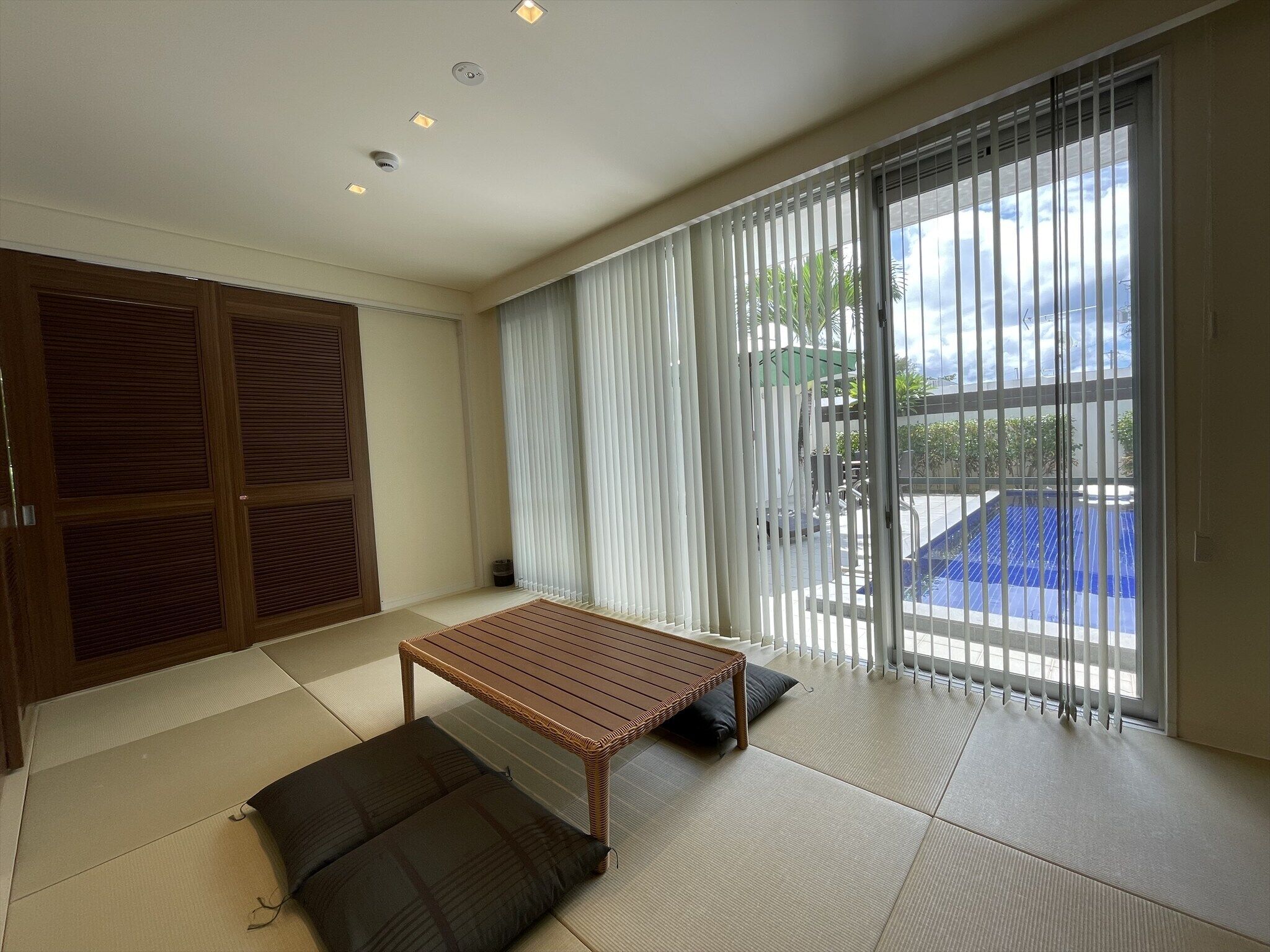 ORCHID | Free WiFi, bed sheets