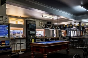 2 bars/lounges, sports bar