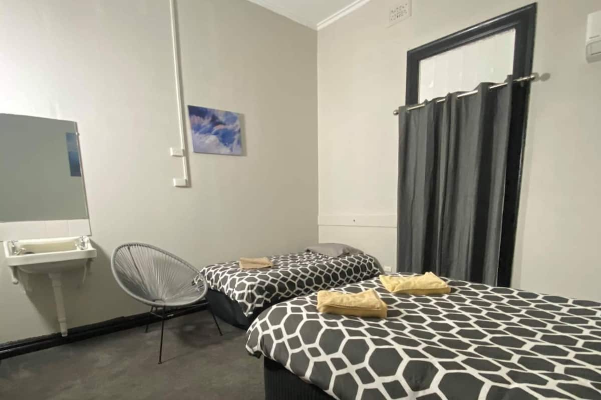 Superior Twin kamer, gedeelde badkamer (Large) | Een kluis op de kamer, gratis wifi, beddengoed
