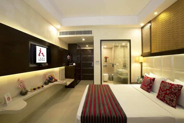 Minibar, in-room safe, desk, free WiFi