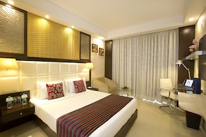 Minibar, in-room safe, desk, free WiFi