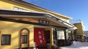 Pintu masuk properti