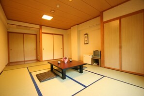 傳統客房, 非吸煙房, 共用浴室 (Japanese-Style) | 客房內保險箱、書桌、筆電工作空間、免費無線上網