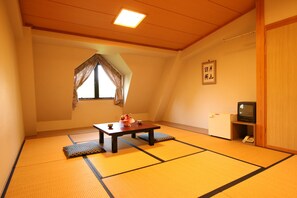 傳統客房, 非吸煙房, 共用浴室 (Japanese-Style) | 客房內保險箱、書桌、筆電工作空間、免費無線上網