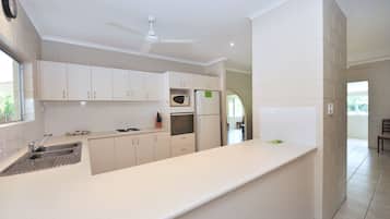 Rumah, 3 kamar tidur | Dapur pribadi | Lemari es besar, microwave, oven, dan kompor