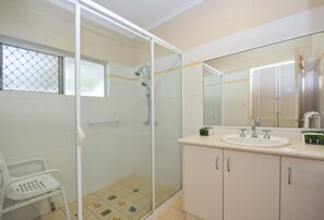 Ferienhaus, 3 Schlafzimmer | Badezimmer | Dusche, kostenlose Toilettenartikel, Haartrockner, Handtücher