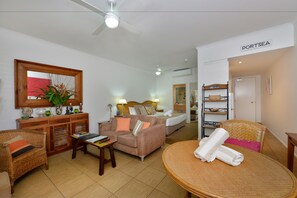 Studio, 1 Bedroom | Living area