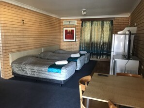 Suite | Escritorio, tabla de planchar con plancha y wifi gratis