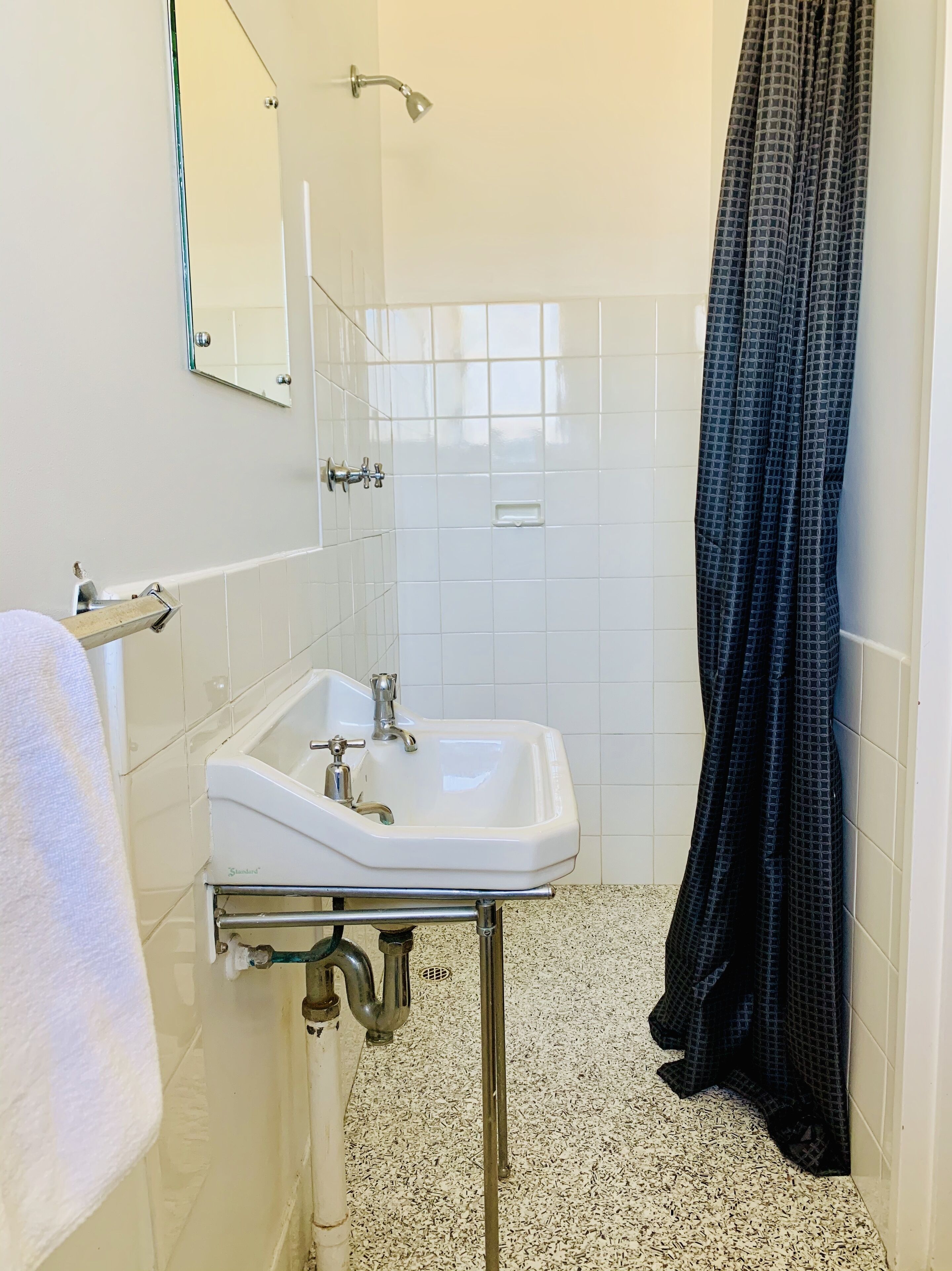 Basic Double Room | Bathroom