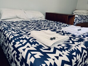 Basic Triple Room | Bed sheets - Coonalpyn Hotel (Coonalpyn)