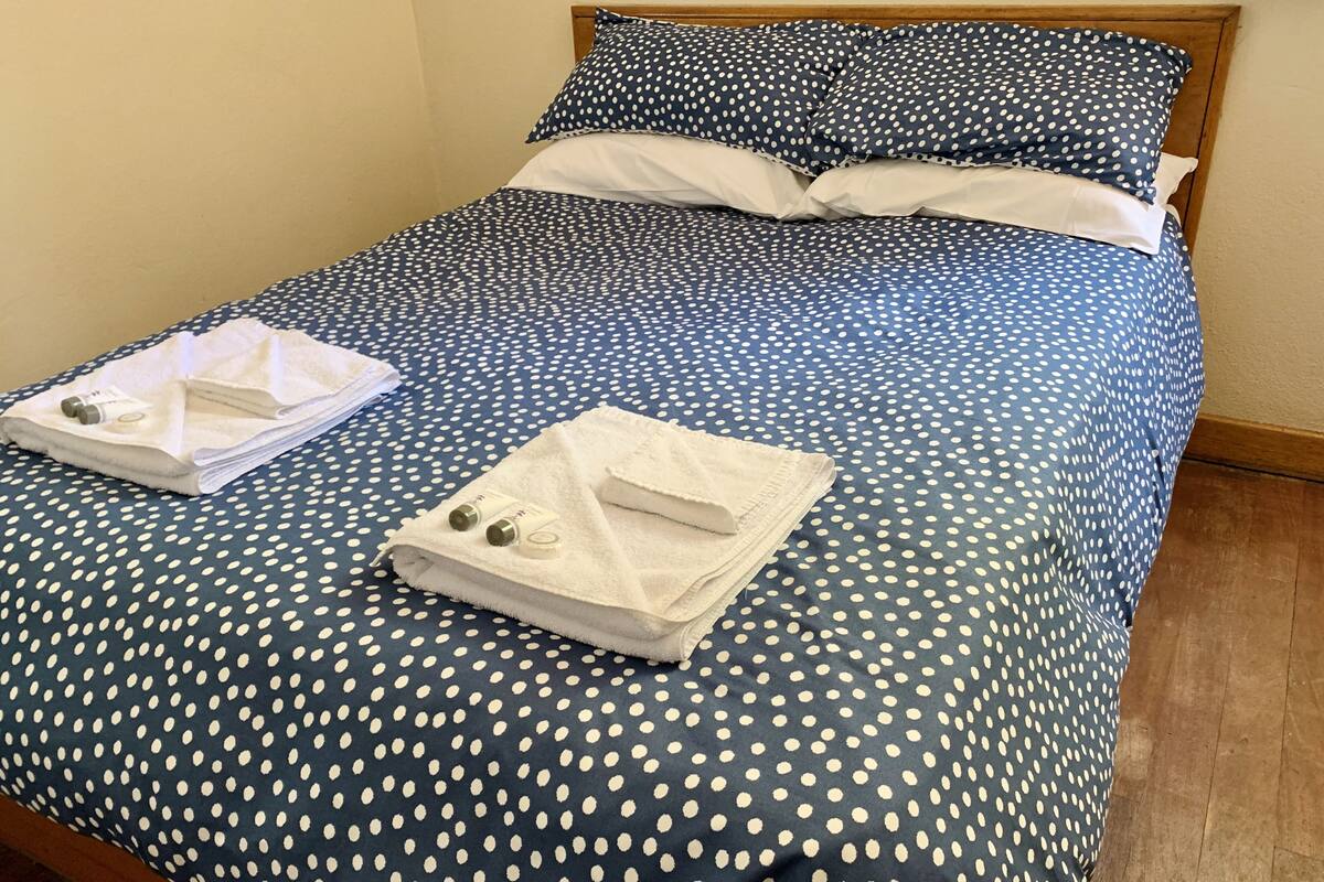Basic Double Room | Bed sheets