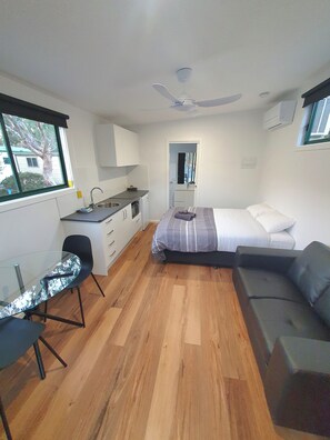 Deluxe Studio | Living area