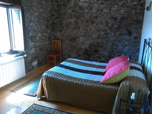 House, 2 Bedrooms, Terrace, Mountain View | Blackout drapes, iron/ironing board
