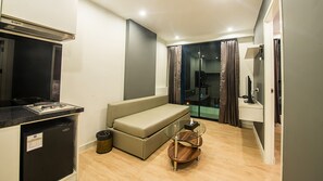 Flat-screen TV - B2 Mae Sot Premier Hotel (Mae Sot)