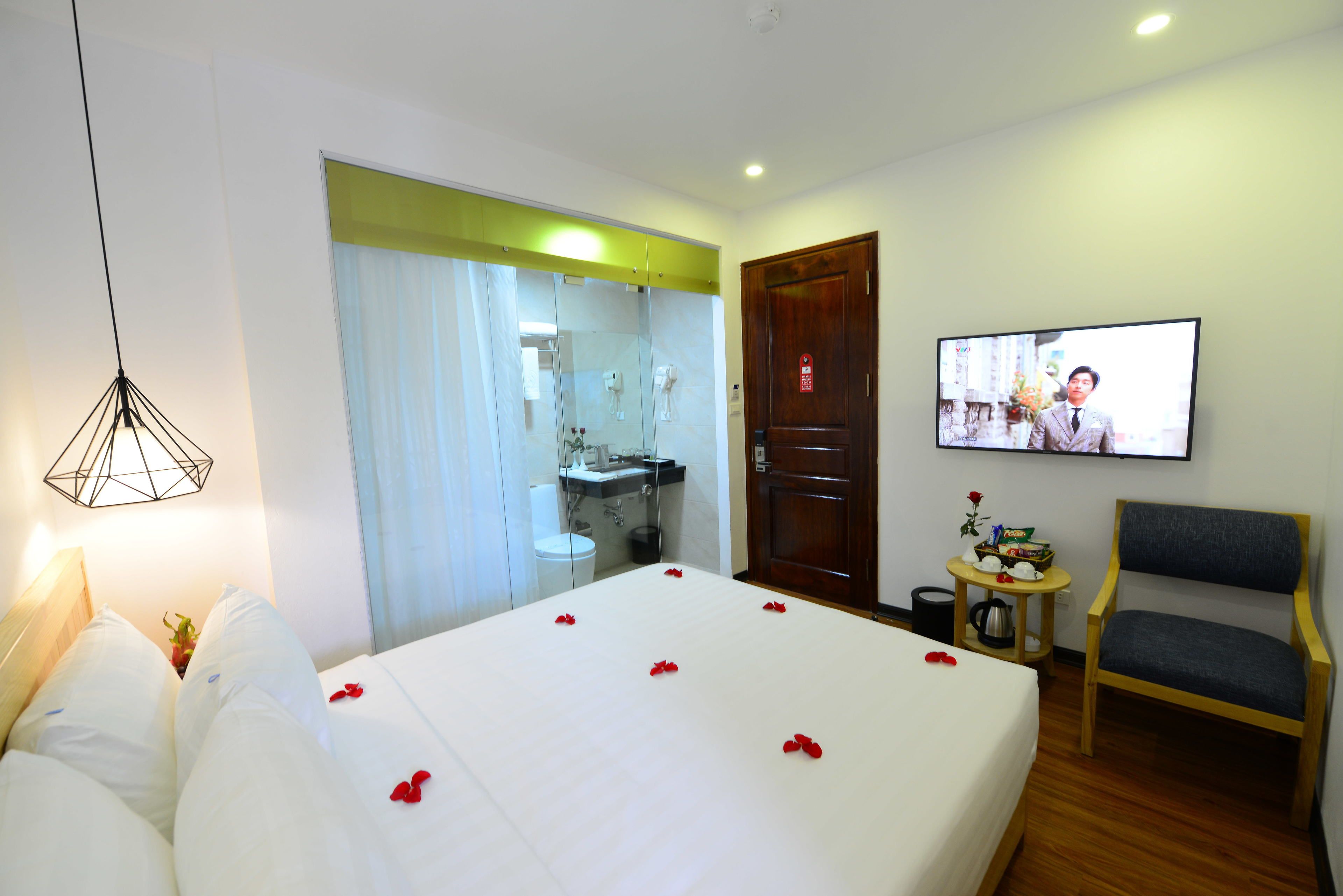 minibar, in-room safe, desk, soundproofing