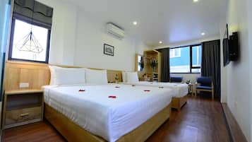 Minibar, caja de seguridad en la habitación y escritorio