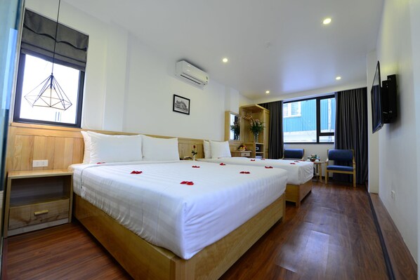 Family Suite, City View | Minibar, in-room safe, desk, soundproofing - Blue Hanoi Inn Luxury Hotel (Hanoi)