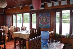 Restaurant - Stupa Resort Nagarkot (Baluwapati Deupur)