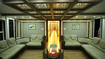 Premium Room | Living area | 43-inch LED TV with cable channels, TV