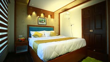 Luxury Room | Minibar, soundproofing, rollaway beds, bed sheets