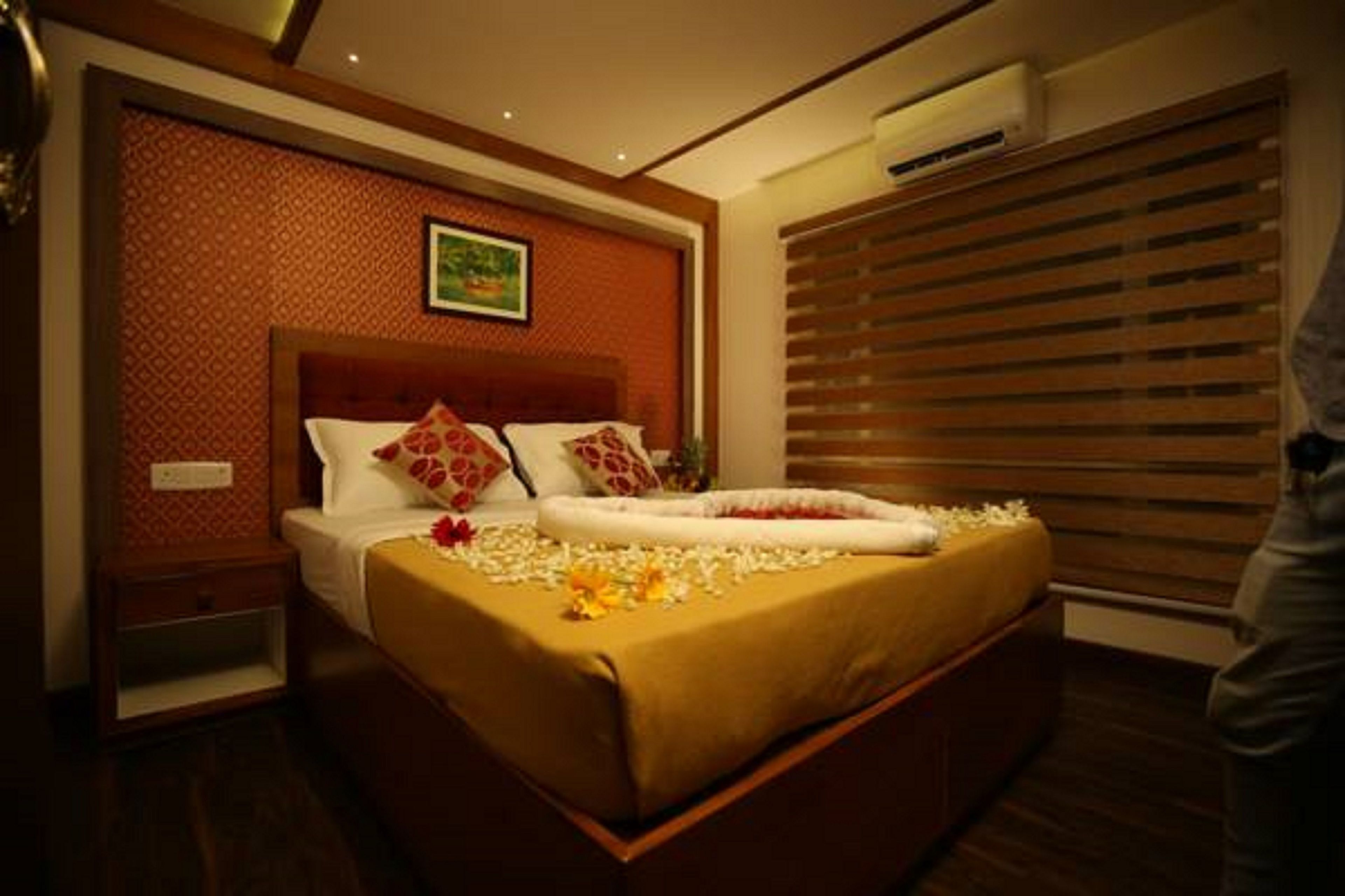 Minibar, soundproofing, rollaway beds, bed sheets