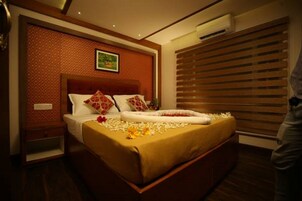 Minibar, sistema de insonorización, camas supletorias y ropa de cama