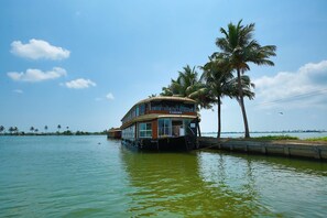 Exterior - Southern Panorama Cruise (Ambalapuzha)