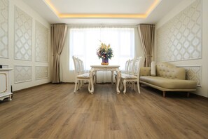 客房 | 客廳 | 32 吋LCD 電視連有線電視頻道、電視